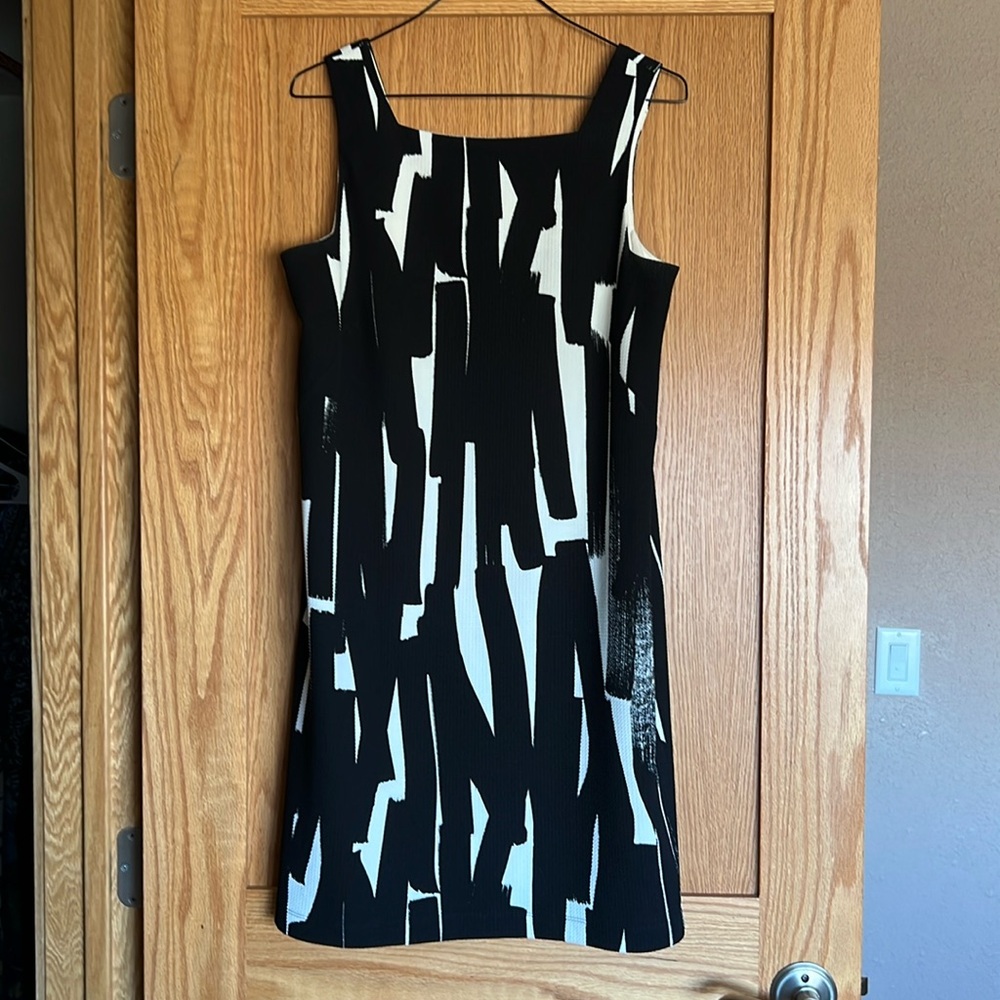 Maggie London Mini dress print Black and off white Sz 8